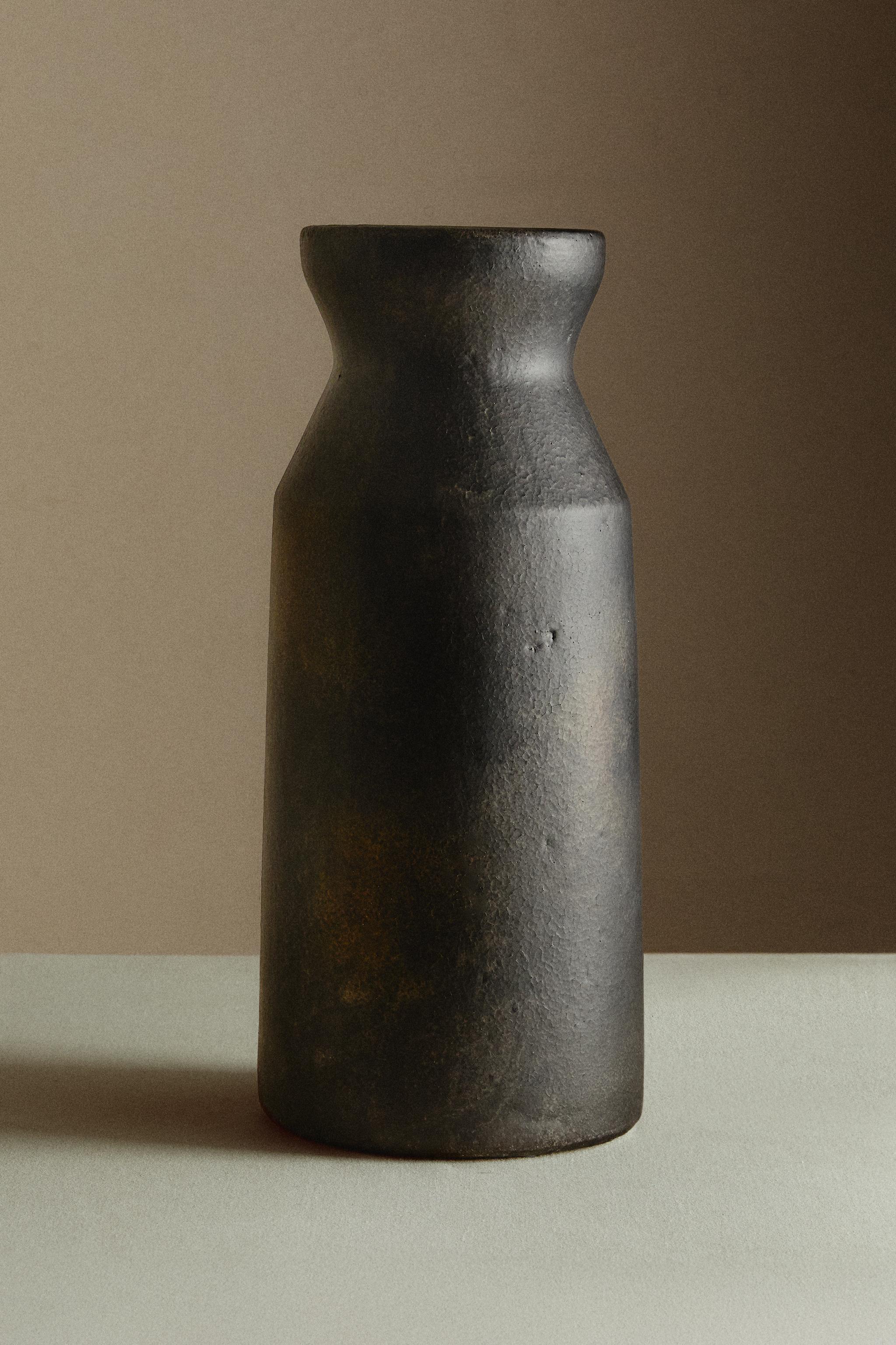 CYLINDRICAL CERAMIC VASE